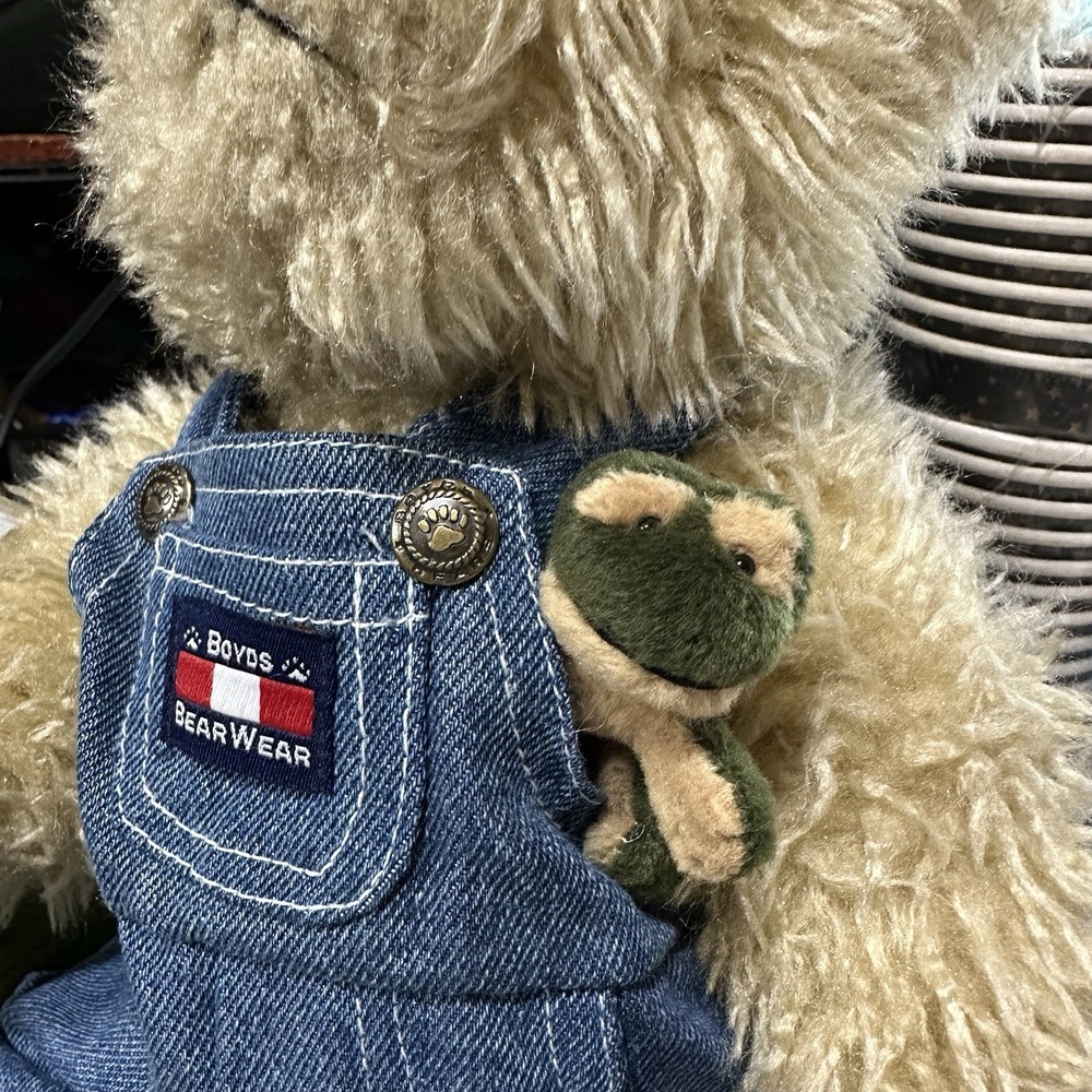 Boyds Bears Billy Bob Bruin with Frog Denim Overalls - Picture 5 of 5